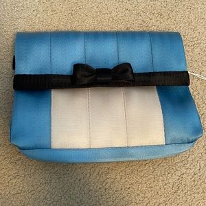 NEW Harvey’s small purse with strap